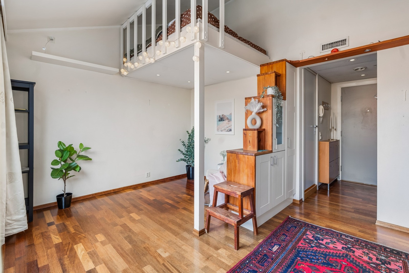 Stue med hems over. Galleribilde