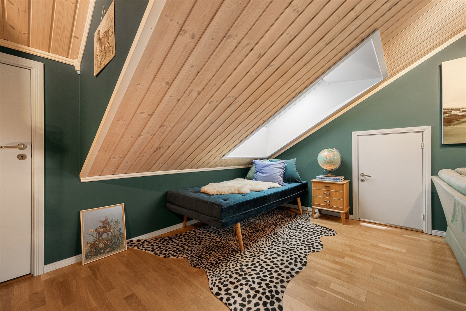 Parkett på gulv og malte overflater. Galleribilde