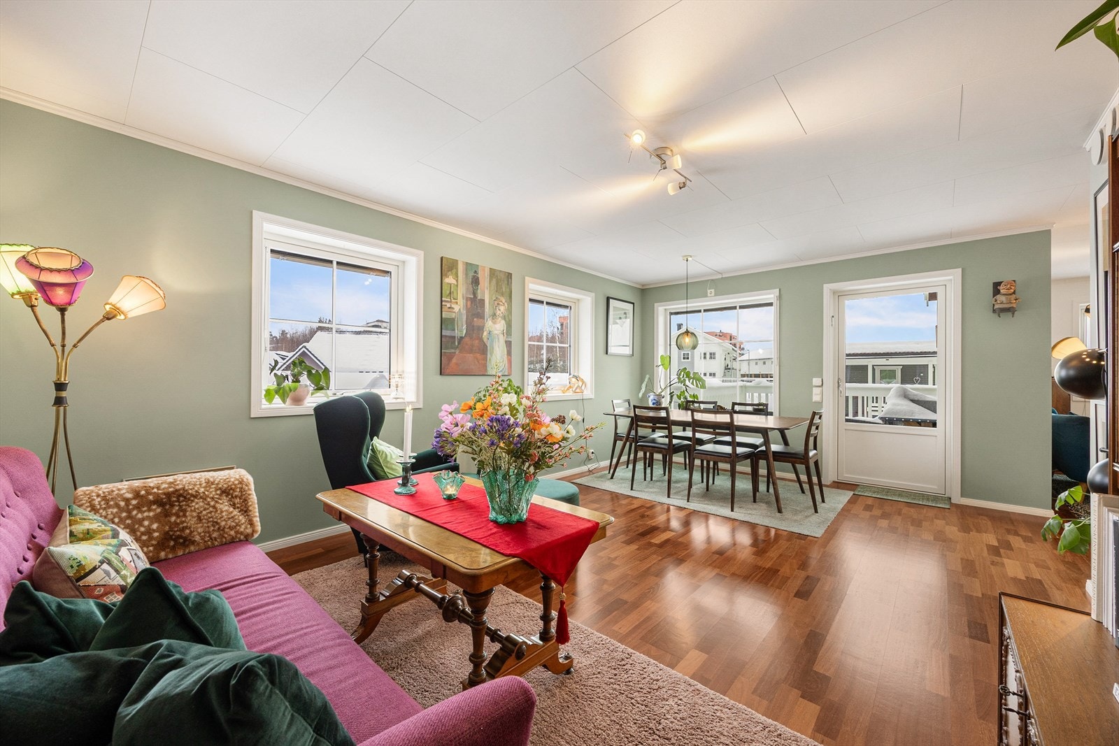 Leiligheten er presentert av Lars Christian Holm i EiendomsMegler 1. Galleribilde