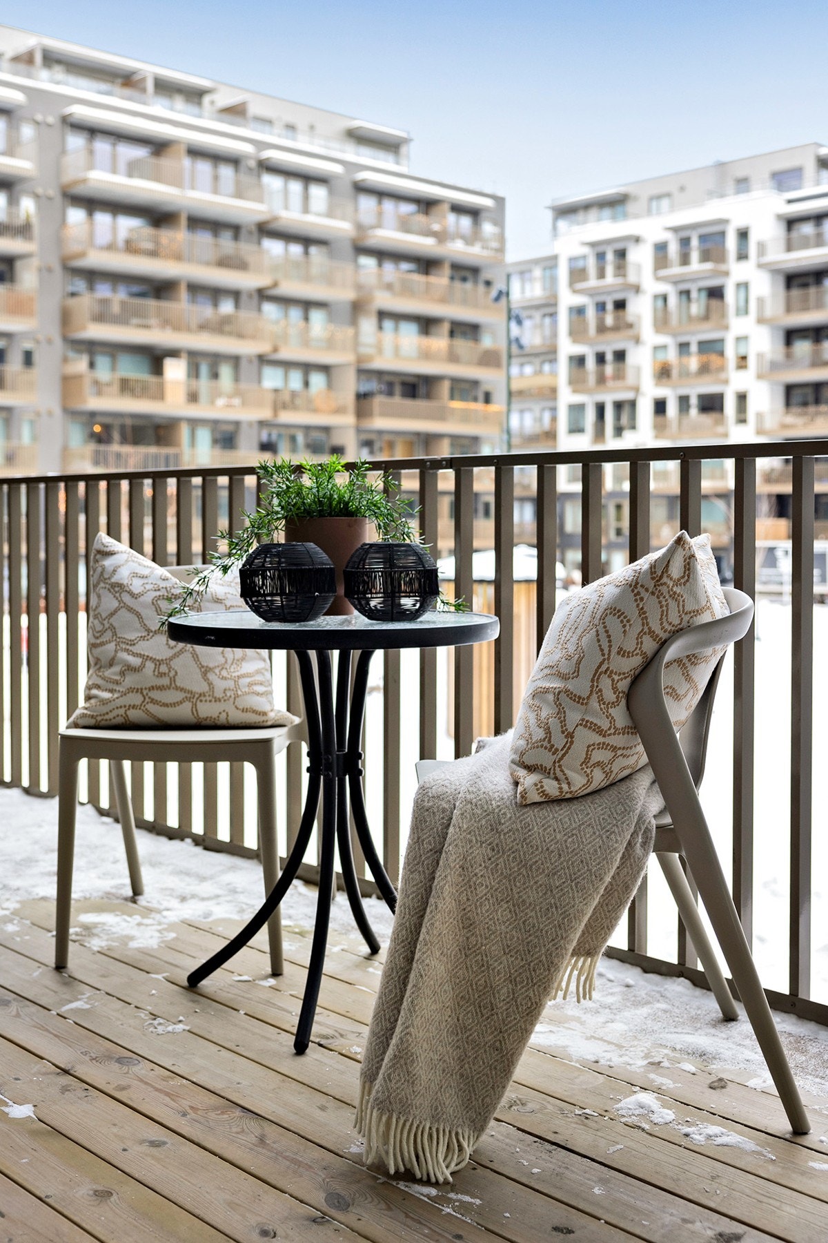 Balkongen har god plass til utemøbler og beplantning. Galleribilde