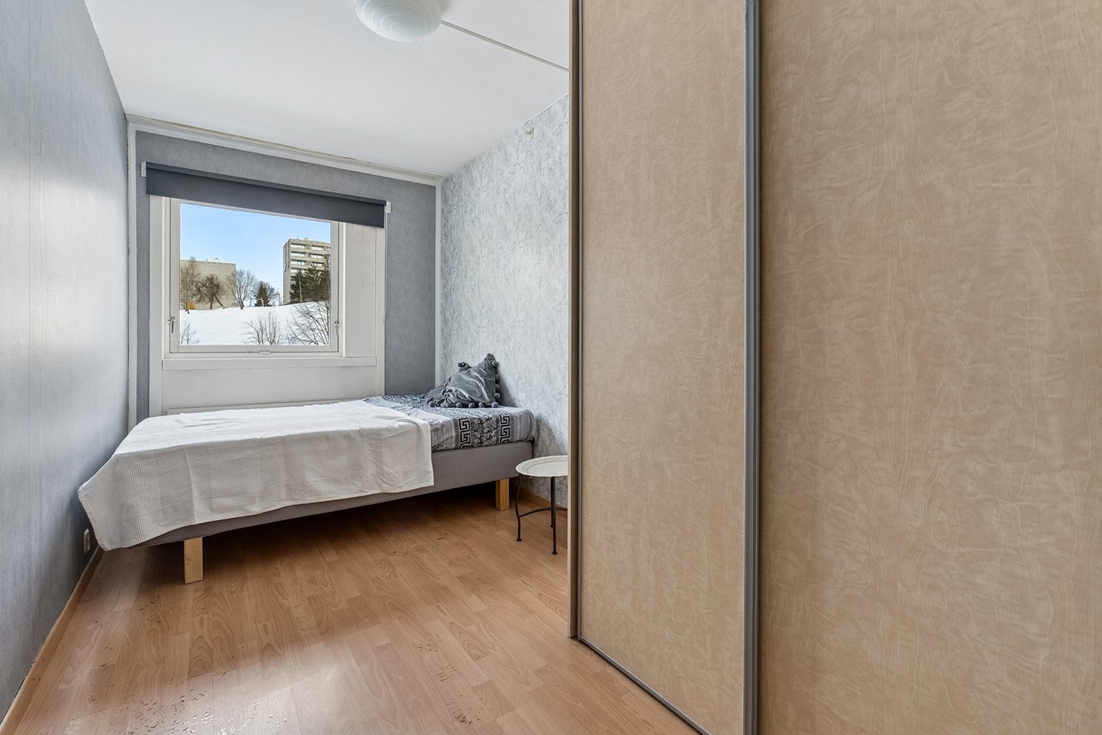 Soverom 2 er også av god størrelse. Mulighet for dobbelseng. Eksklusive garderober. Galleribilde