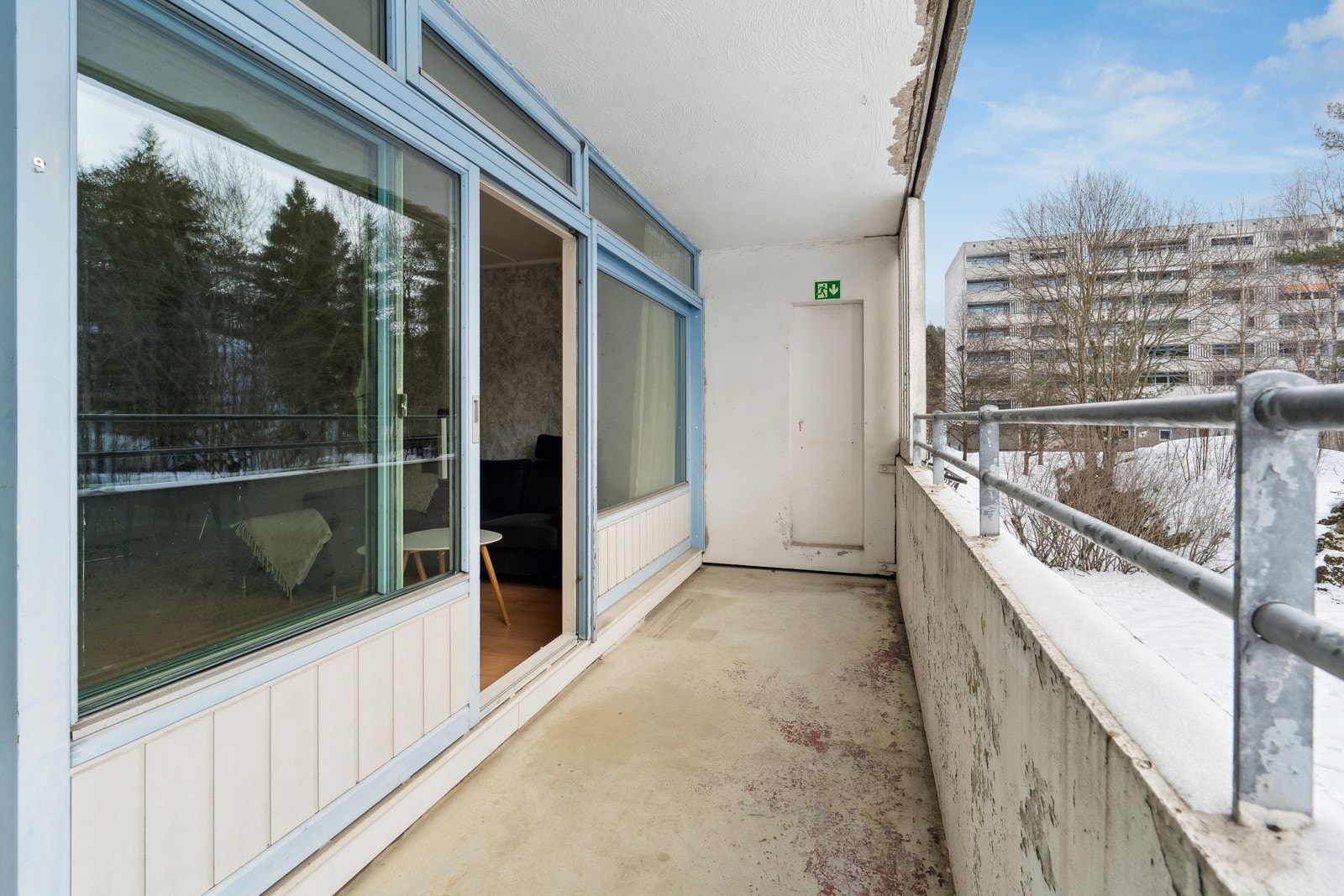 Lag din egen oase av møbler og blomster og nyt både solrike dager og lune kvelder på egen balkong. Galleribilde