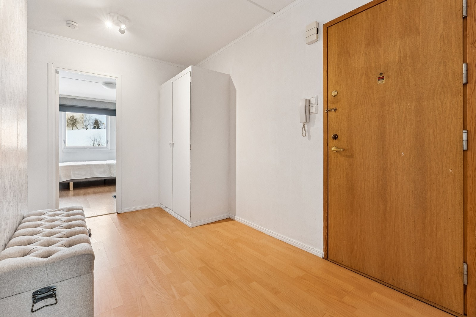 Entreén er et hyggelig rom å ønske venner og familie velkommen. Dørcalling. Heis direkte til etasjen. Galleribilde