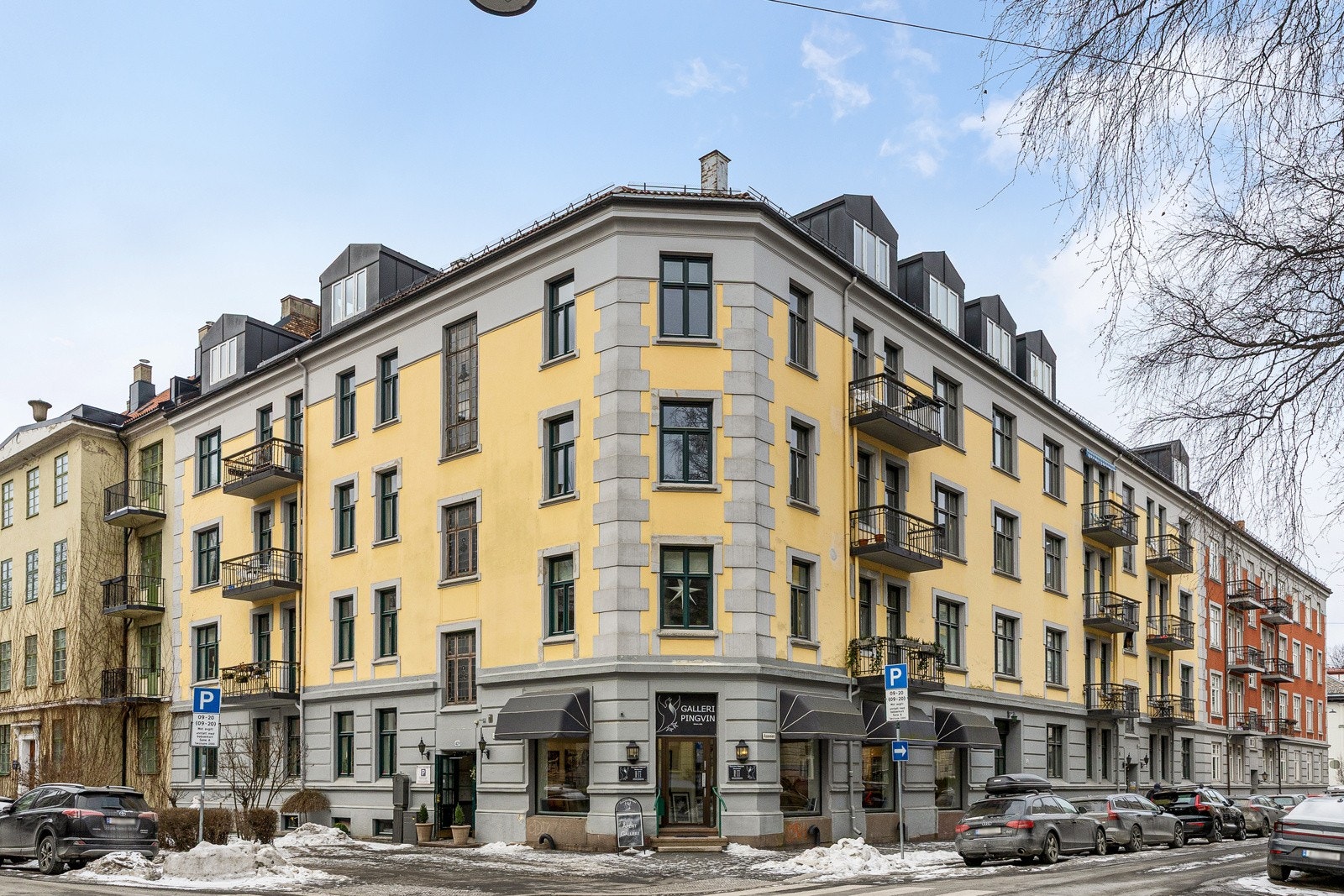 Denne flotte leiligheten har en ettertraktet beliggenhet i et rolig og tilbaketrukket område på Majorstuen, like ved grensen til Fagerborg. Galleribilde