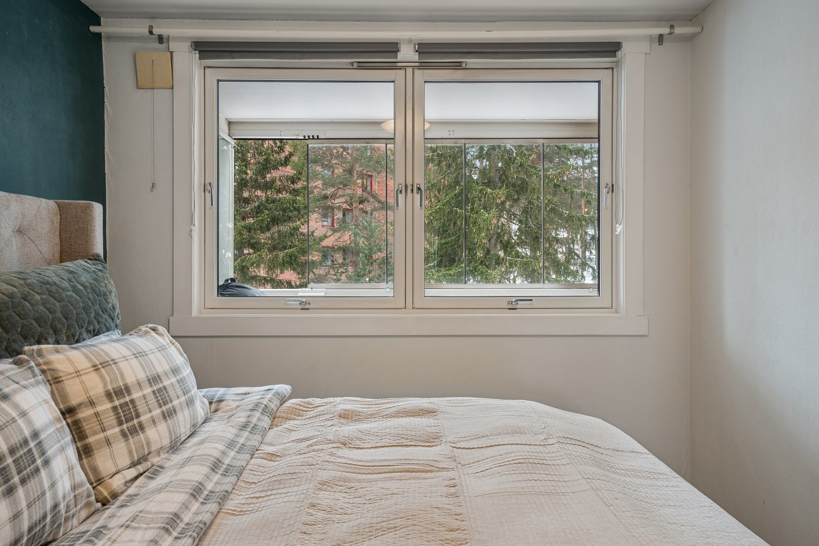 Fra soverommene har du en rolig utsikt mot grøntområder. Galleribilde