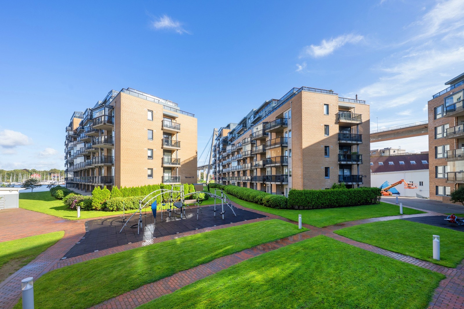 Nærområdet er blant byens beste med flere aktiviteter, uteområder og restauranter. Galleribilde