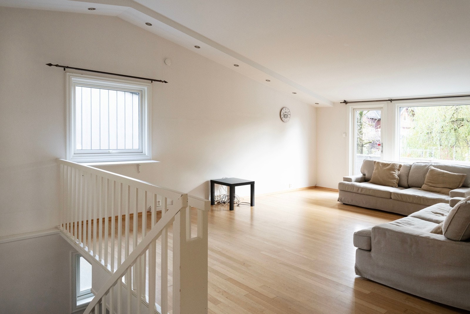 Stue med utgang til veranda Galleribilde