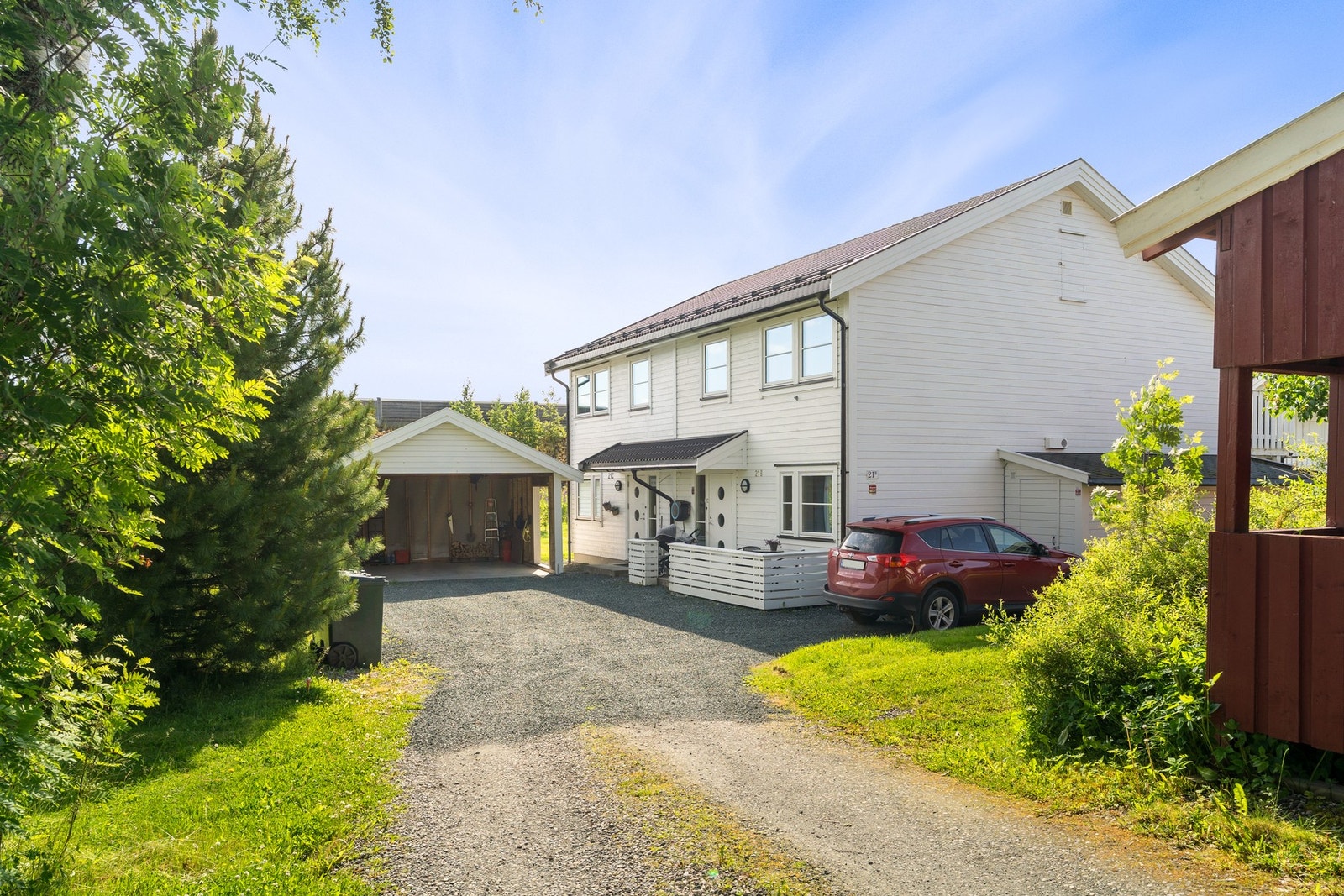 En lekker vertikaldelt tomannsbolig. Galleribilde