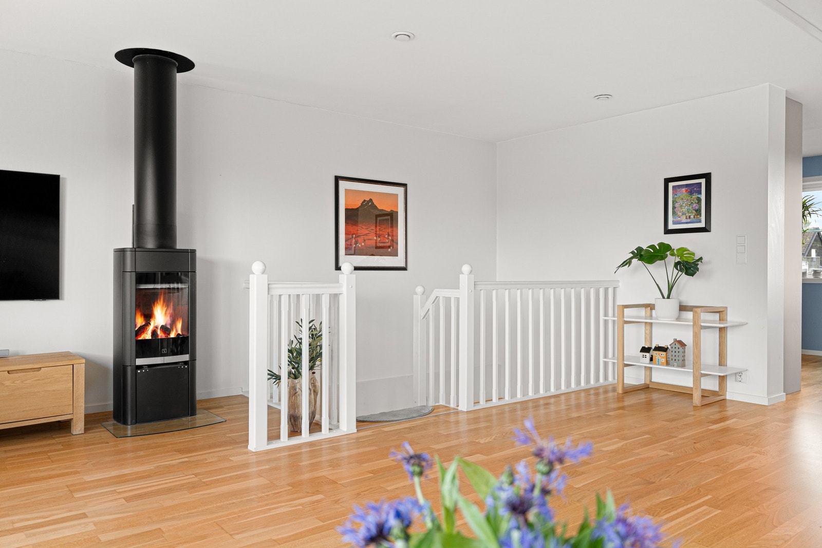 Boligen har både vedfyring og varmepumpe som oppvarmingskilde. Galleribilde