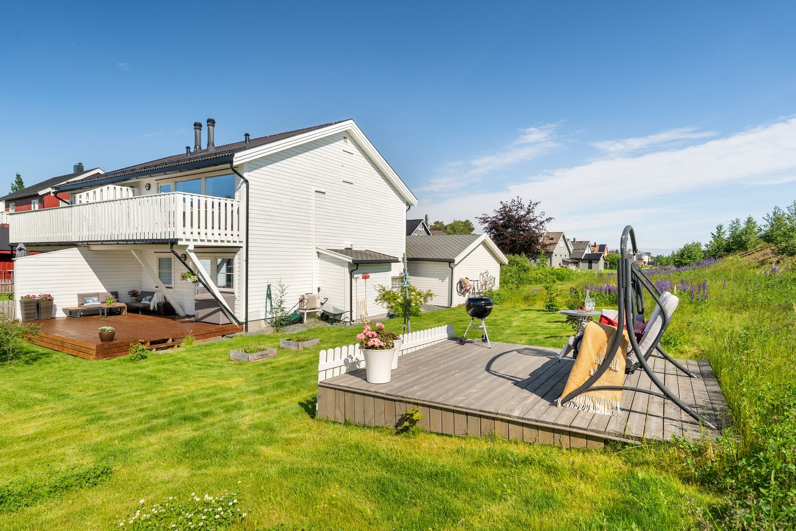 Boligen kan by på svært gode solforhold og uteområder. Galleribilde