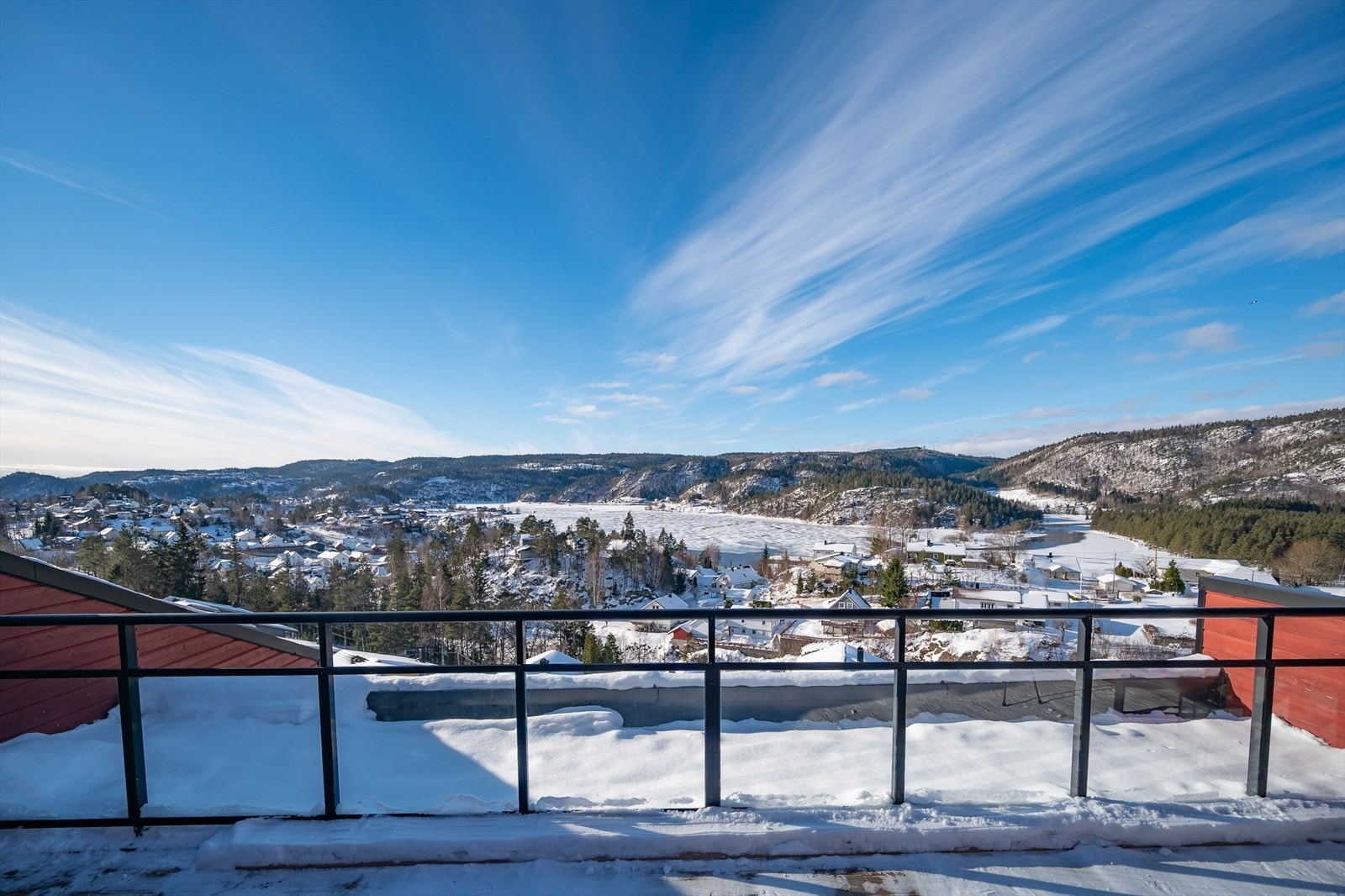 Glassrekkverk, samt nytt terrassegulv fra 2025 Galleribilde