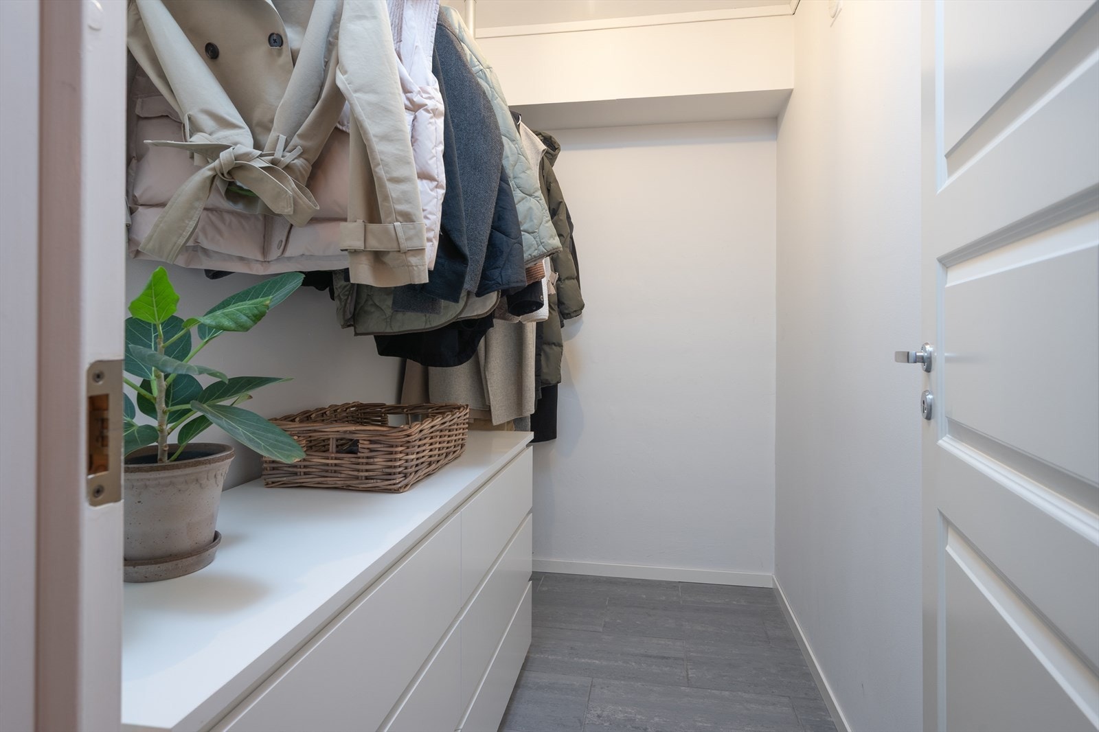 Garderoberom i tilknytning til entré Galleribilde