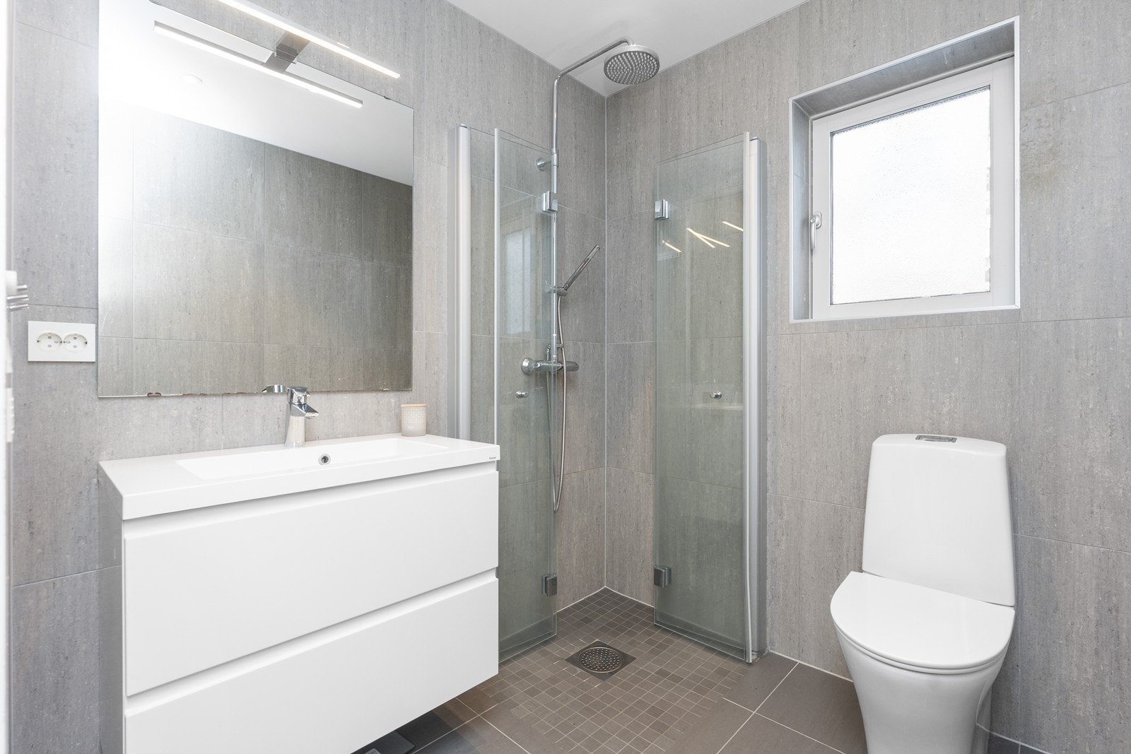 Bad i begge etasjer. Galleribilde