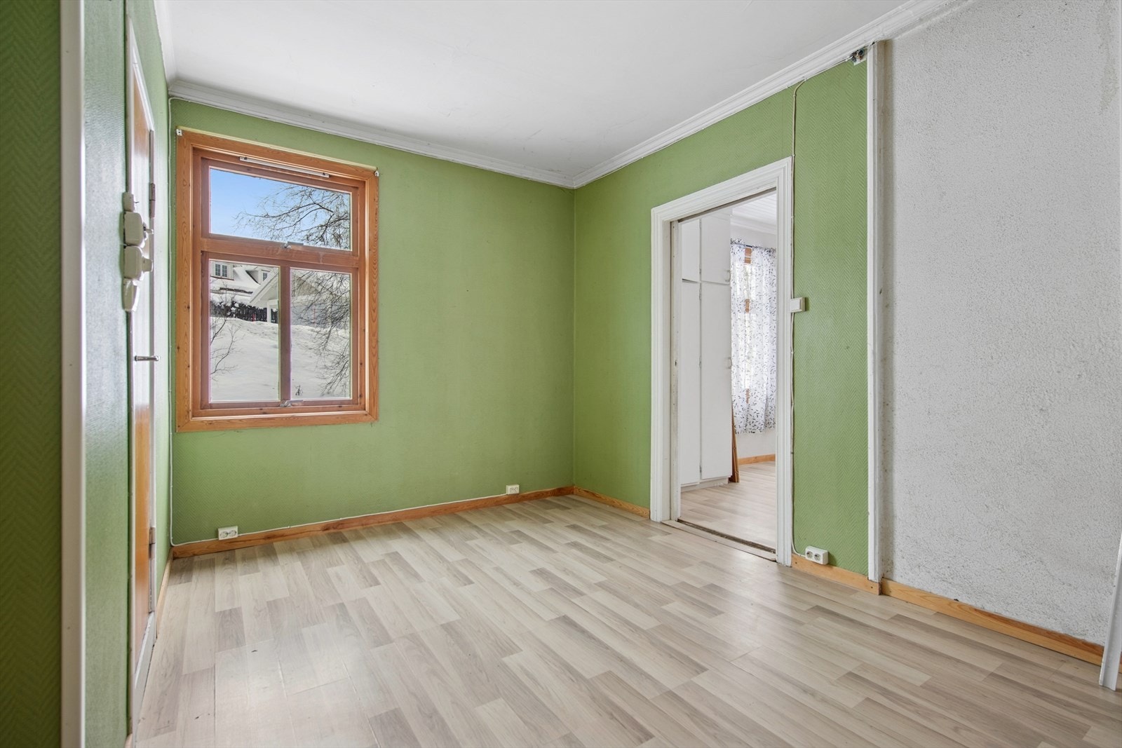 Eiendommen gir et godt utgangspunkt for å skape en bolig tilpasset egne ønsker og behov. Galleribilde