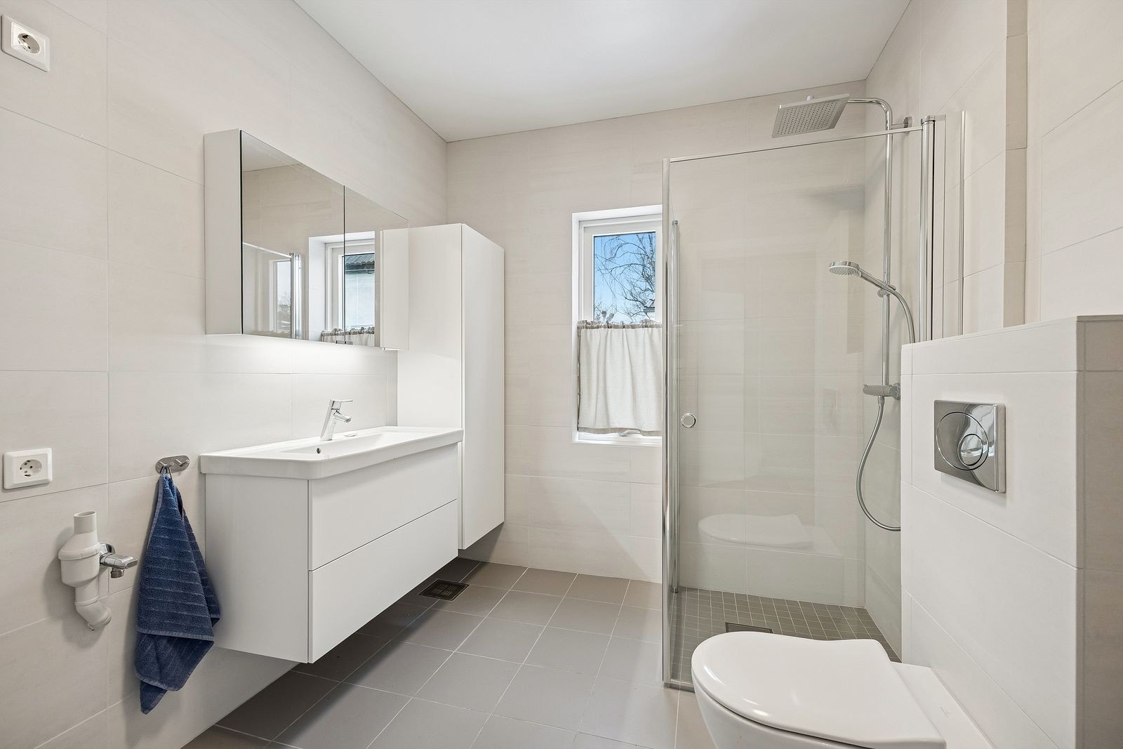 Baderom med opplegg for vaskemaskin Galleribilde