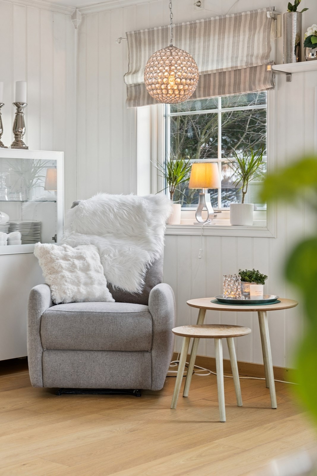 Godstolen med naturlig lysinnslipp for rolige helge morgener eller sene fredagskvelder. Galleribilde