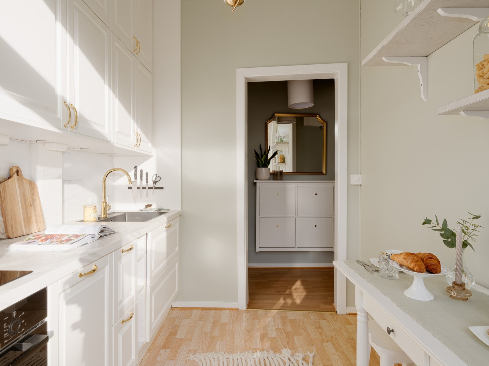 En fantastisk romfølelse med 3 m takhøyde. Galleribilde