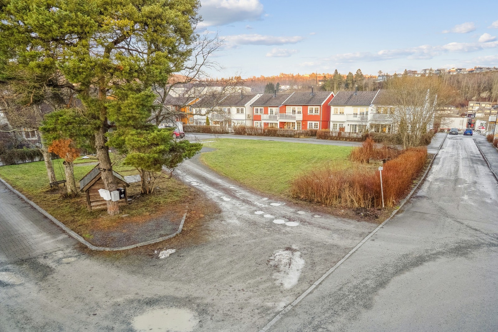 Tomt og adkomst veg. Galleribilde