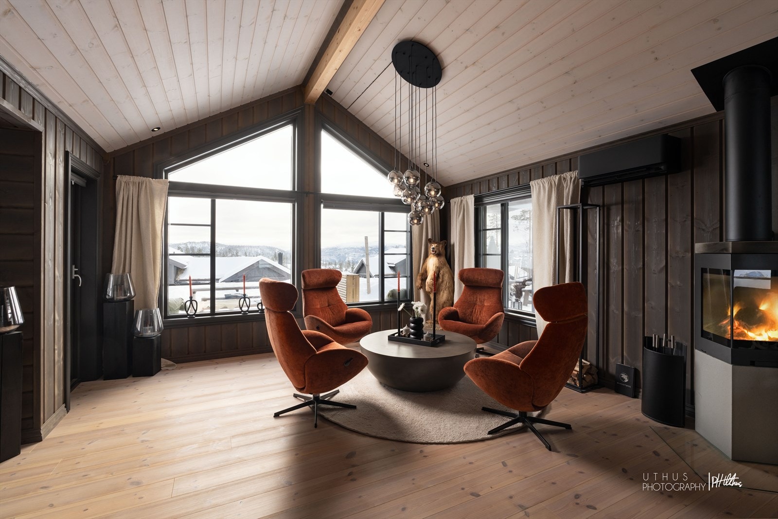 Hytta har rikelig med boltreplass og en god planløsning med flere oppholdssoner og mange sengeplasser. Galleribilde