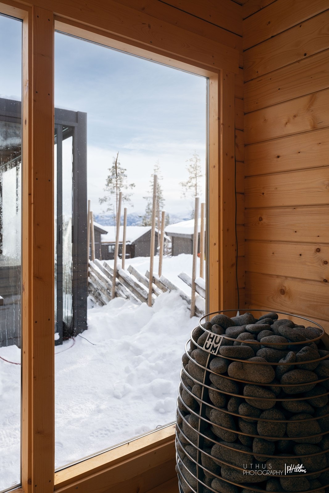 Her kan du senke skuldrene i saunaen og samtidig ta inn den flotte utsikten. Galleribilde