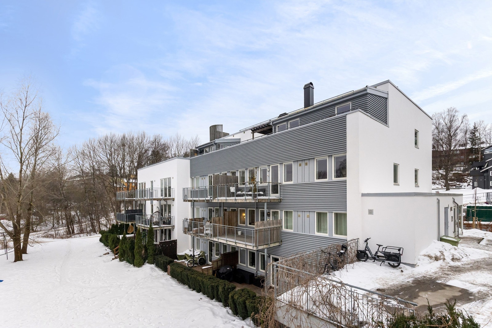 Frysjaveien 27 ble bygget om fra næringslokaler til leiligheter i 2005 Galleribilde