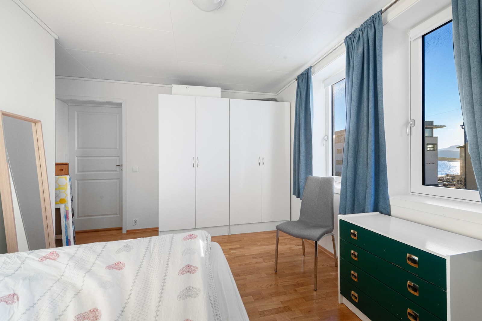 Soverom med plass til garderobeskap Galleribilde