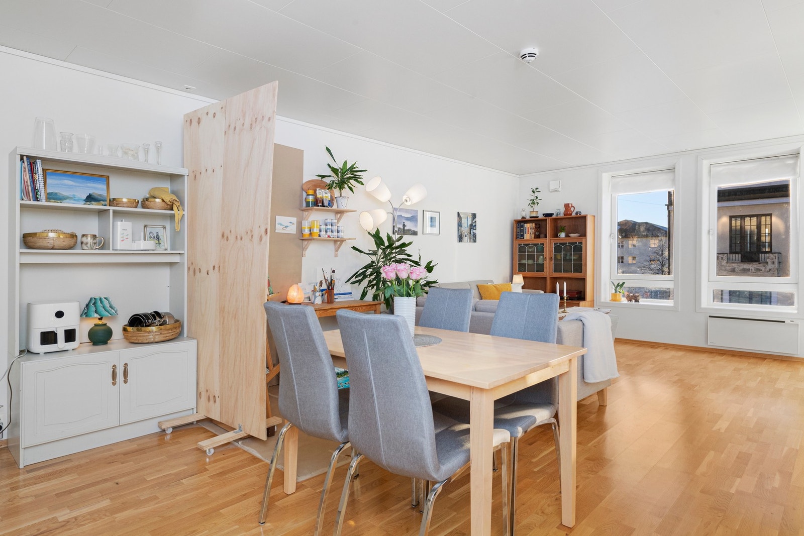 Stuen gir flere møbleringsmuligheter Galleribilde