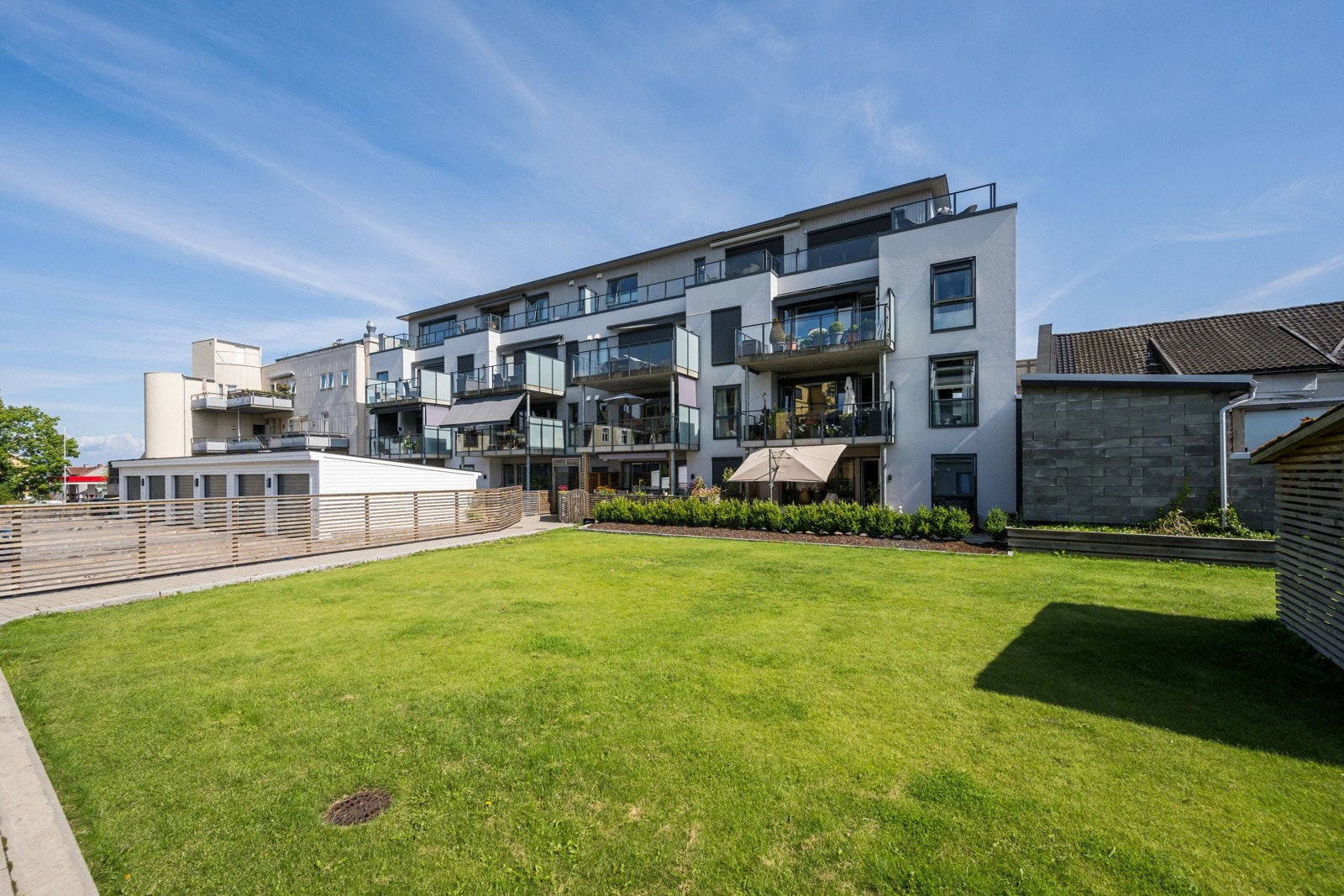 Andreas Rasch Wegger v/PrivatMegleren Horten ønsker velkommen til Storgata 47! Et eksklusivt bygg med kun 14 leiligheter som skiller seg ut fra andre større borettslag Galleribilde