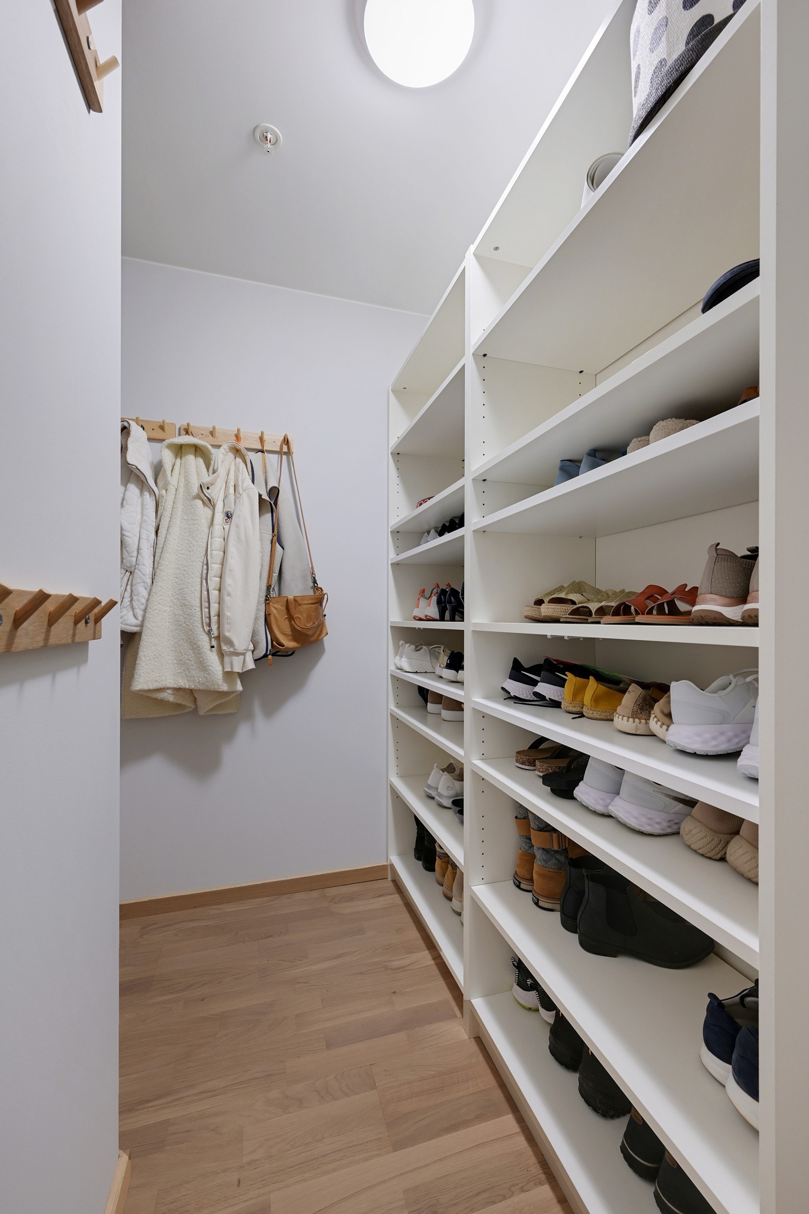 I leiligheten finner vi en fin bod. Galleribilde