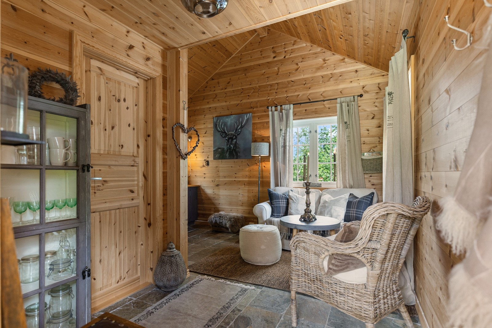 Fint inndelt med stue/kjøkkendel med enkelere innredning Galleribilde