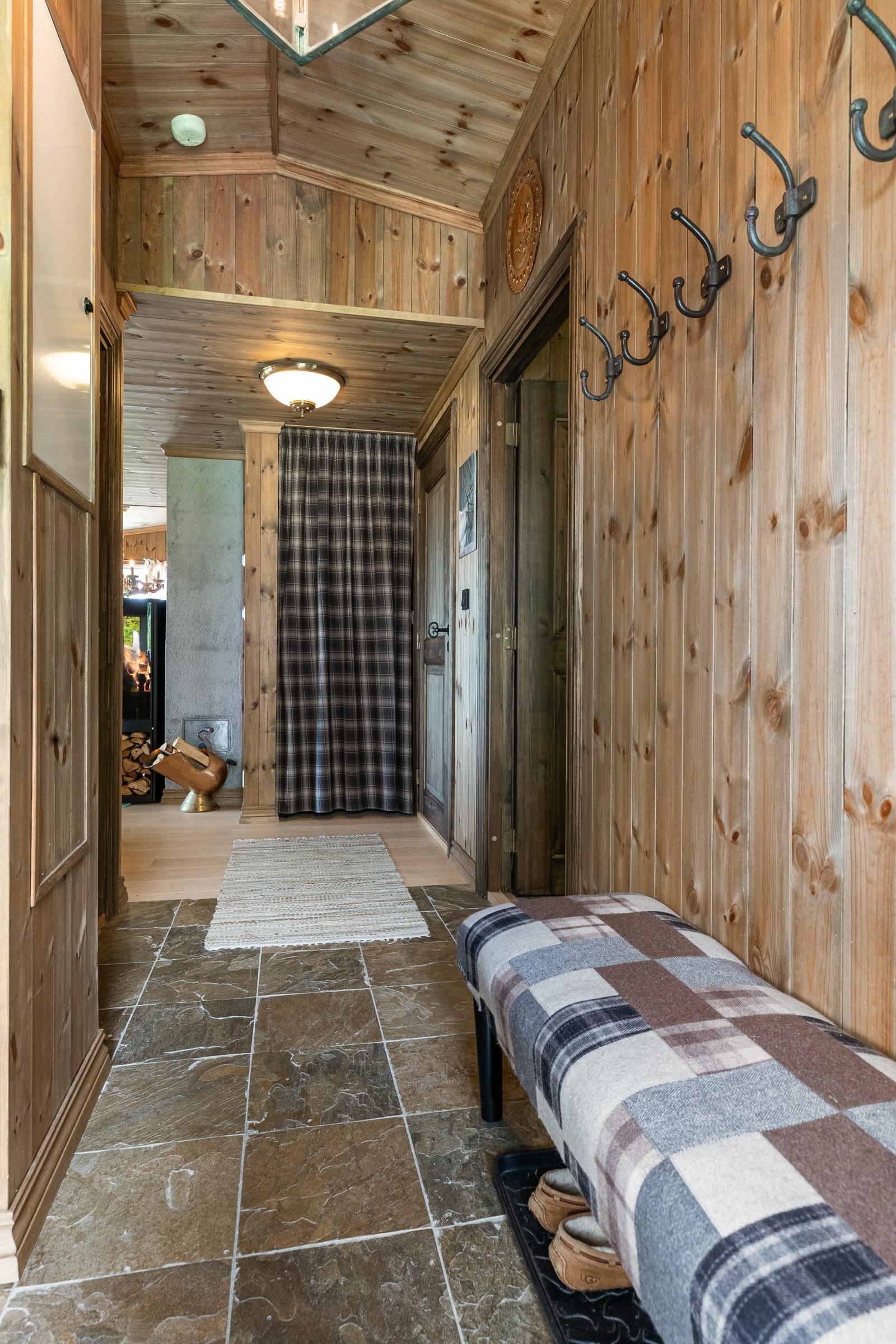 Entré med oppheng for yttertøy Galleribilde