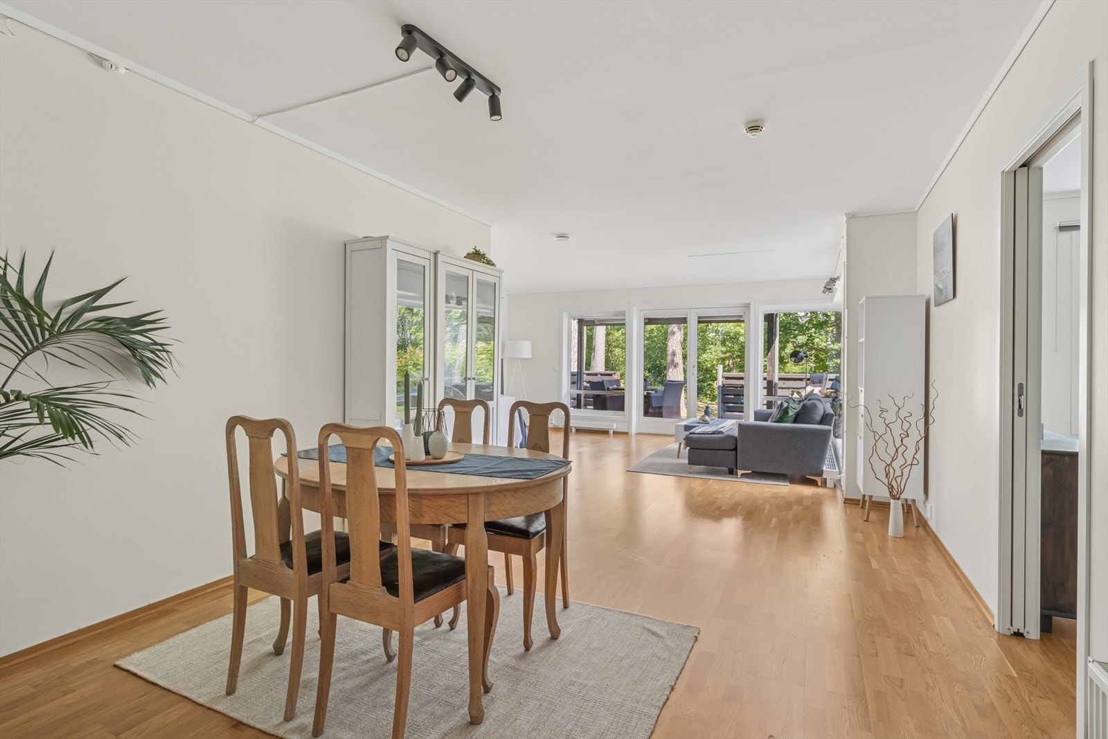 Spisestuen er perfekt for gode måltider med venner og familie. Galleribilde