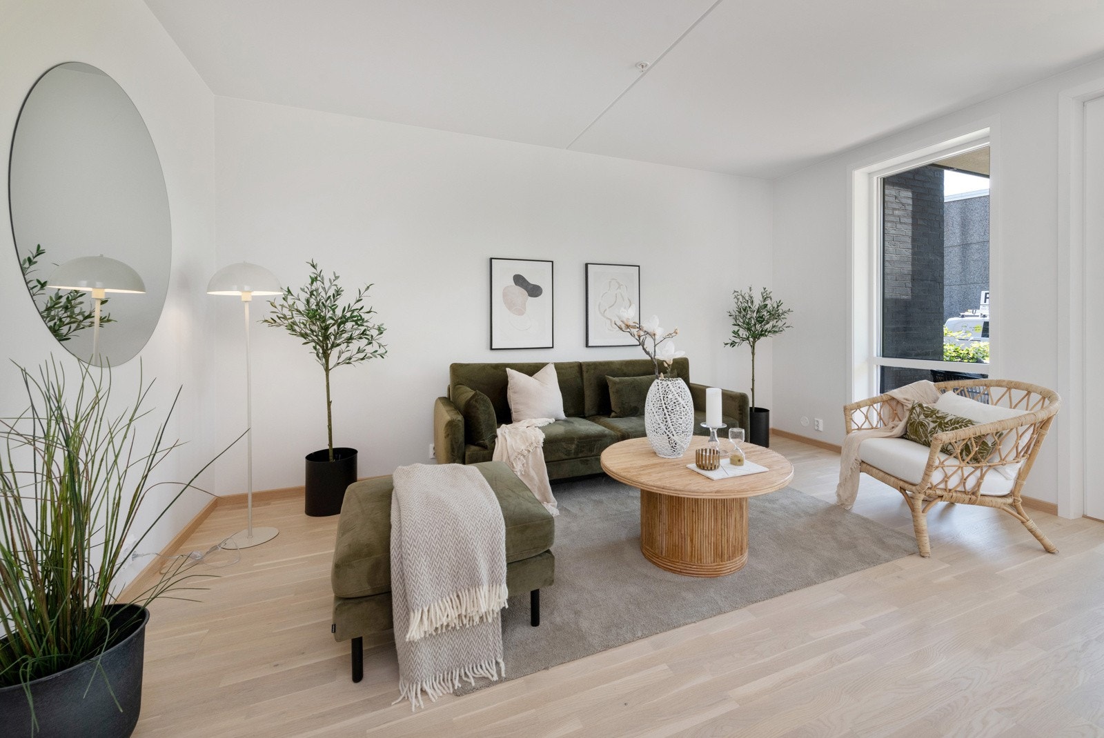 Leiligheten har en åpen stue- og kjøkkenløsning med god plass til sofagruppe. Galleribilde