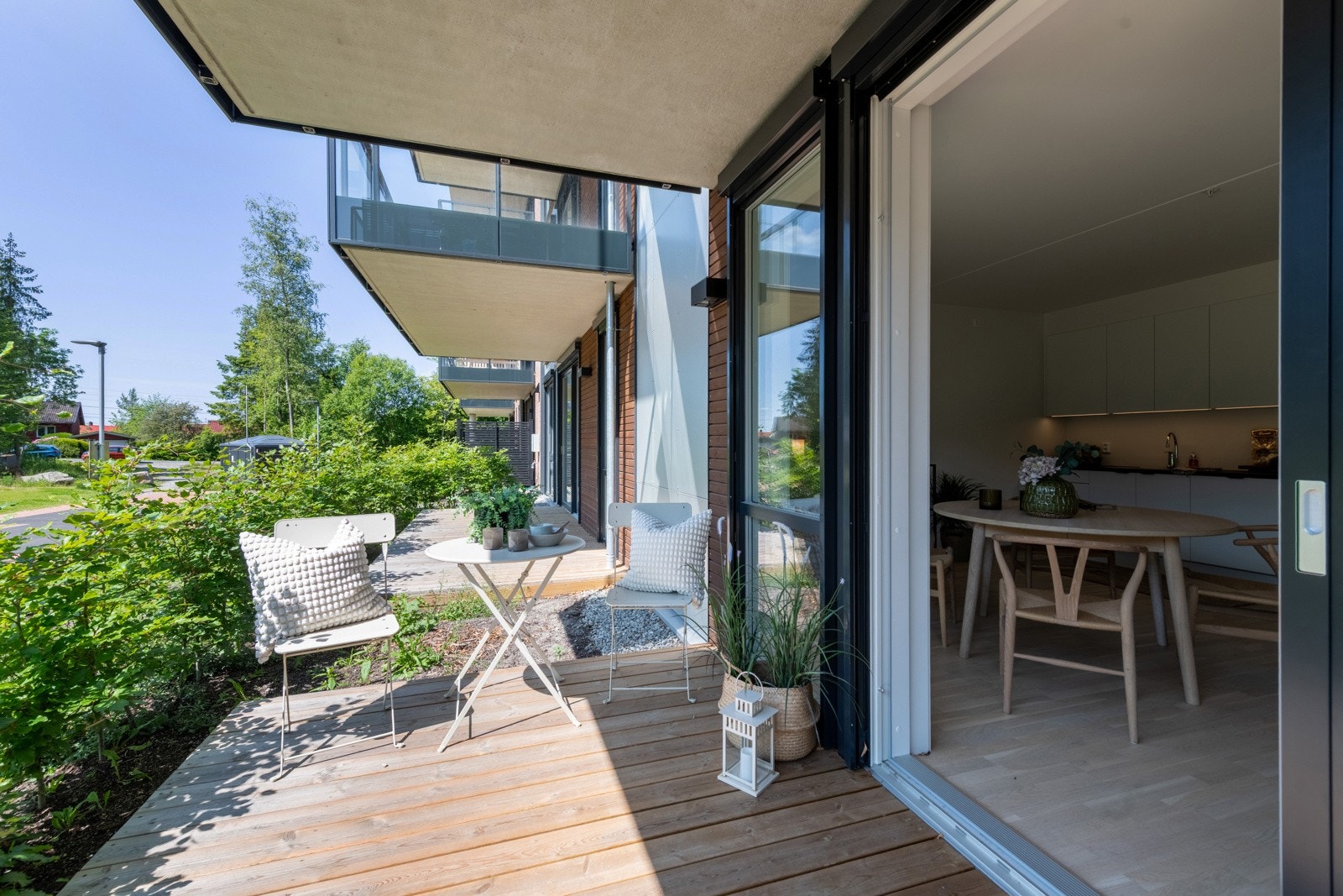 Nydelig markterrasse med sol også på ettermiddag/kveld. Galleribilde