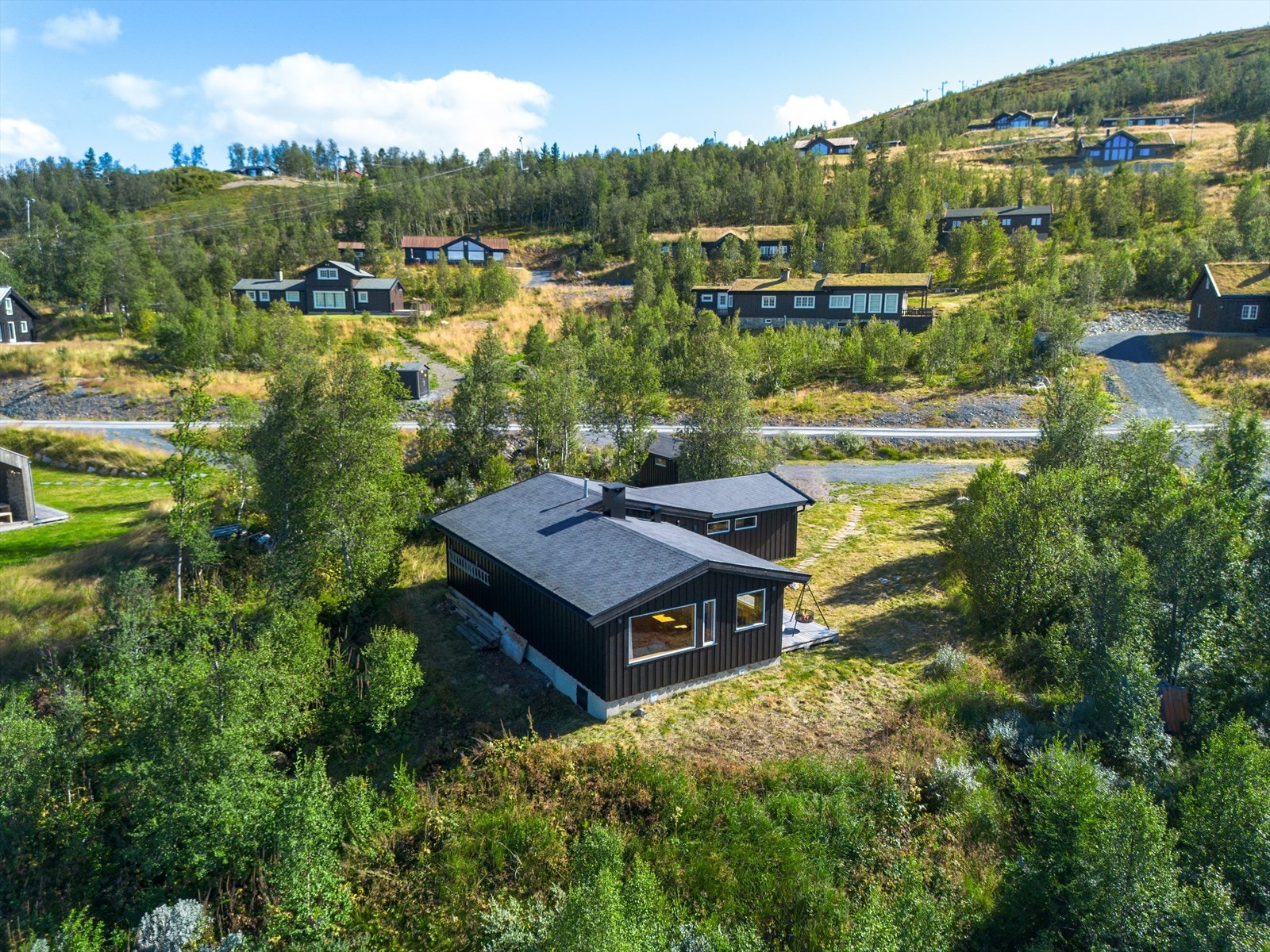 Med hytte i Saukollvegen 41 får du en klassisk fjellhytte med god atmosfære, moderne komfort og rikelig plass til både familie og venner. Galleribilde