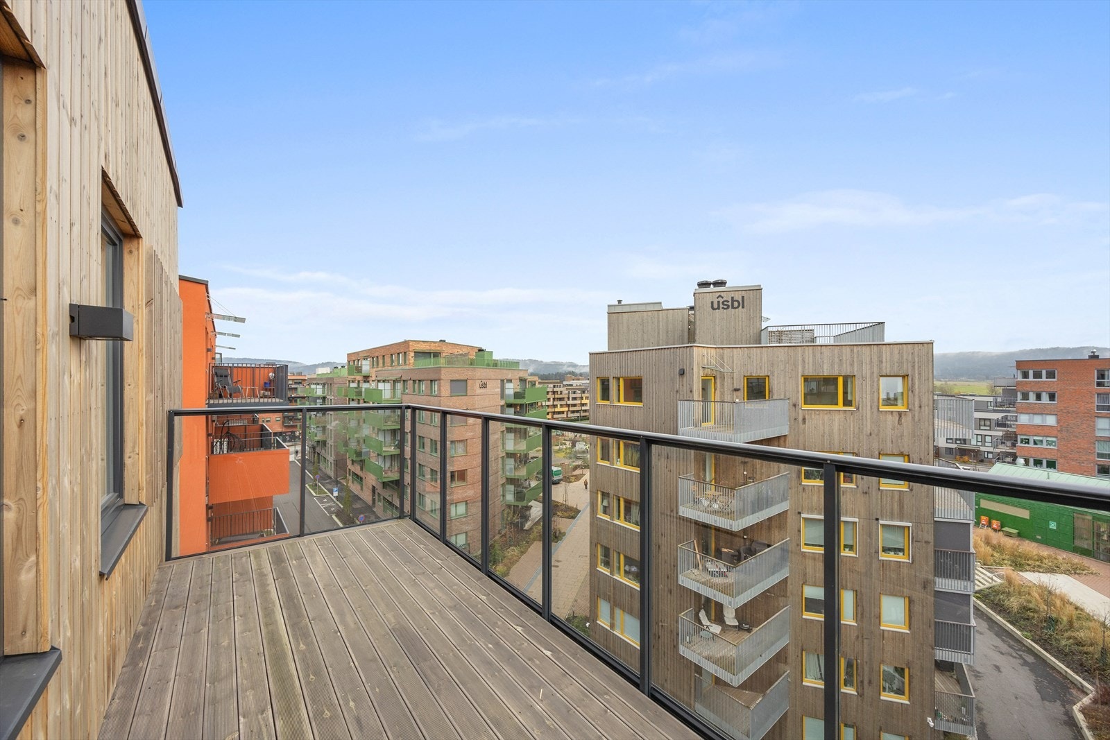 Den sydvendte balkongen er på 10 m2. Galleribilde