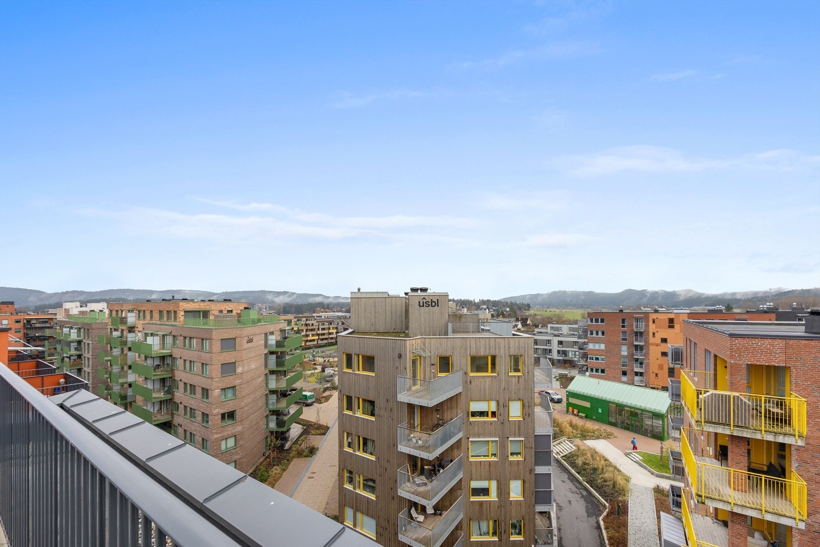 Utsikt fra takterrasse over Lørenskog sentrum. Galleribilde