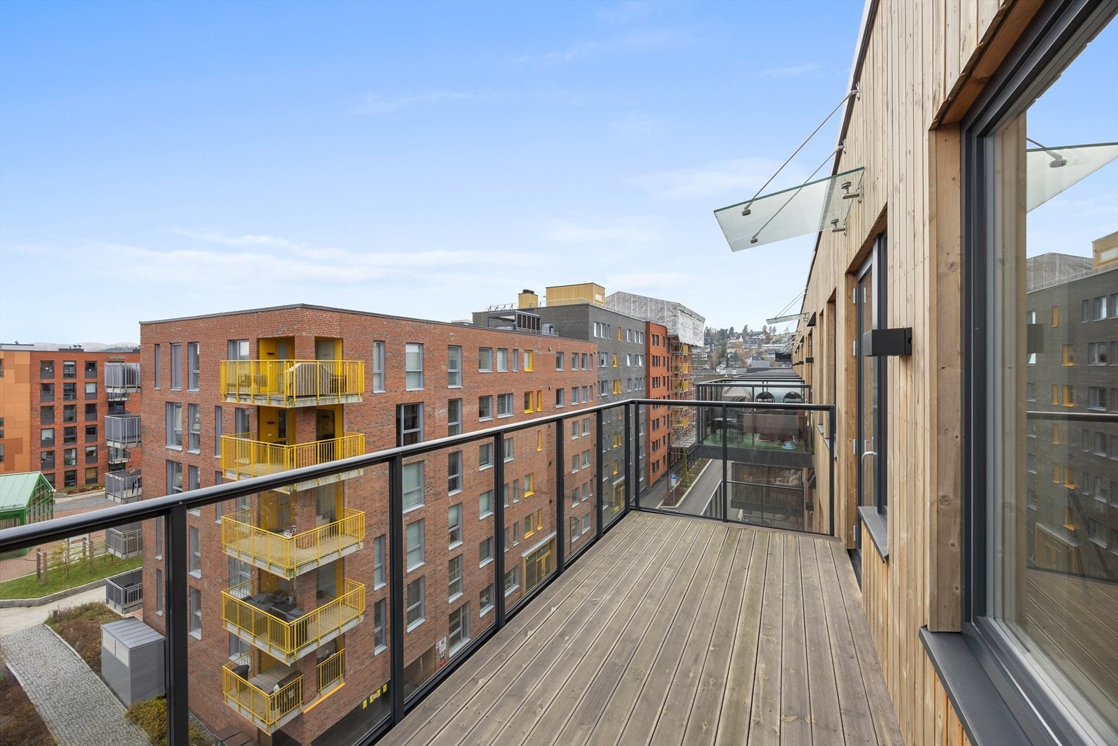 Balkongen har en rekkverkshøyde på 120 cm. Galleribilde