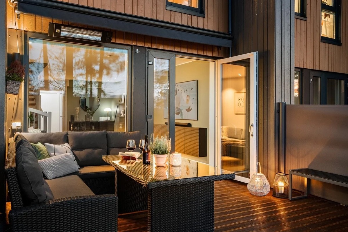 Kveldsbilder av terrassen. Galleribilde