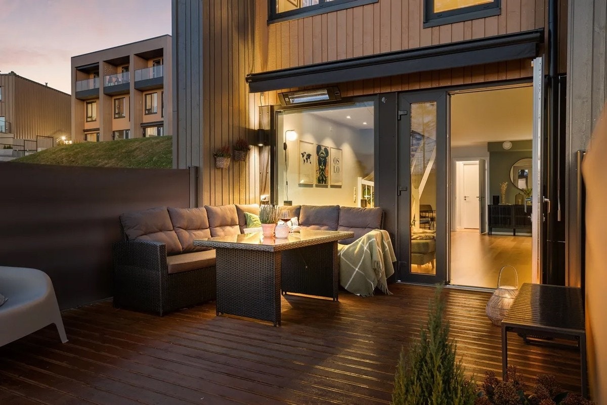 Kveldsbilder av terrassen. Galleribilde