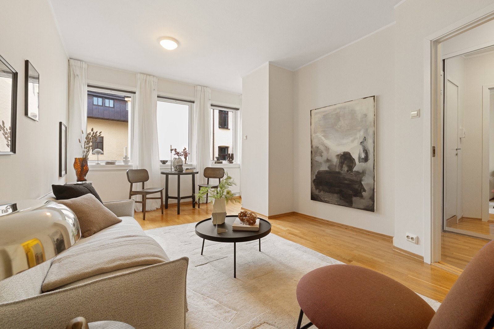 En sentral og attraktiv leilighet like ved Slottet i rolig, enveiskjørt gate Galleribilde