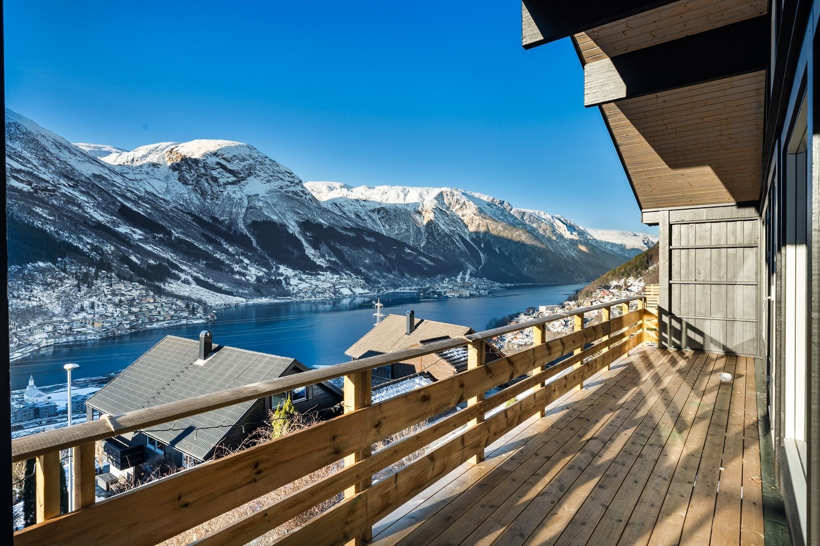 Eiendommen kan skilte med fantastiske sol- og utsiktsforhold. Galleribilde