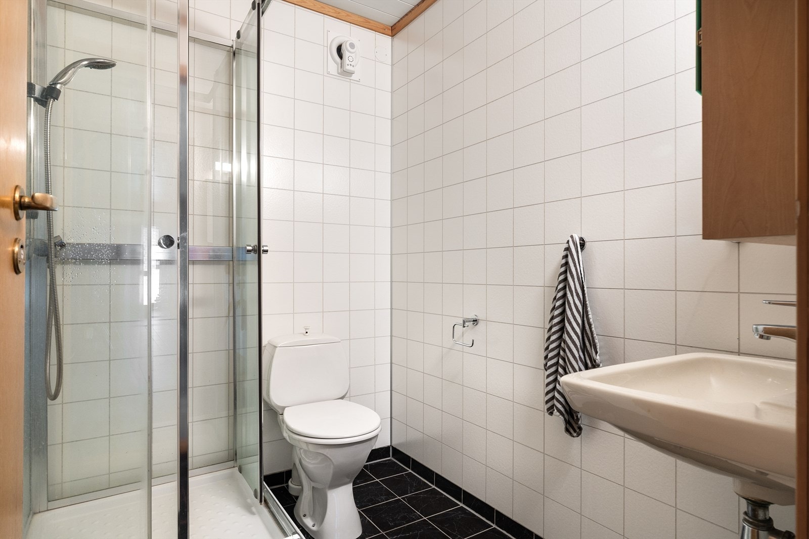 Bad i underetasje. Galleribilde