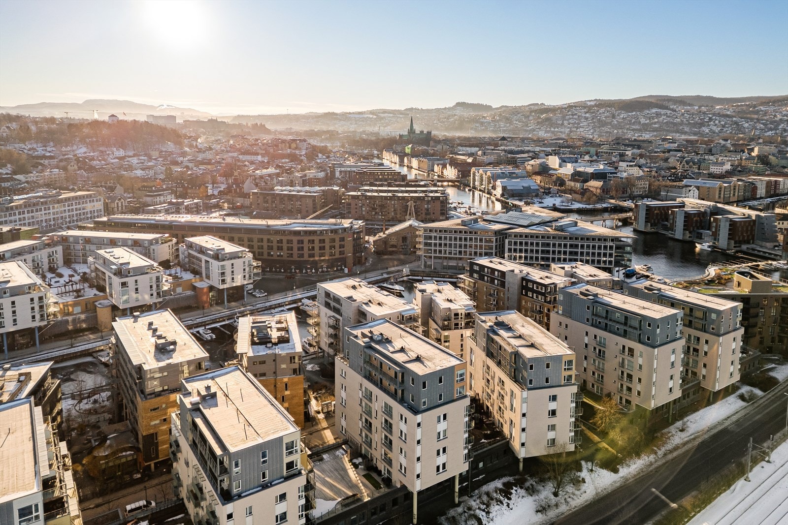 Dronefoto Nedre Elvehavn / Solsiden Galleribilde