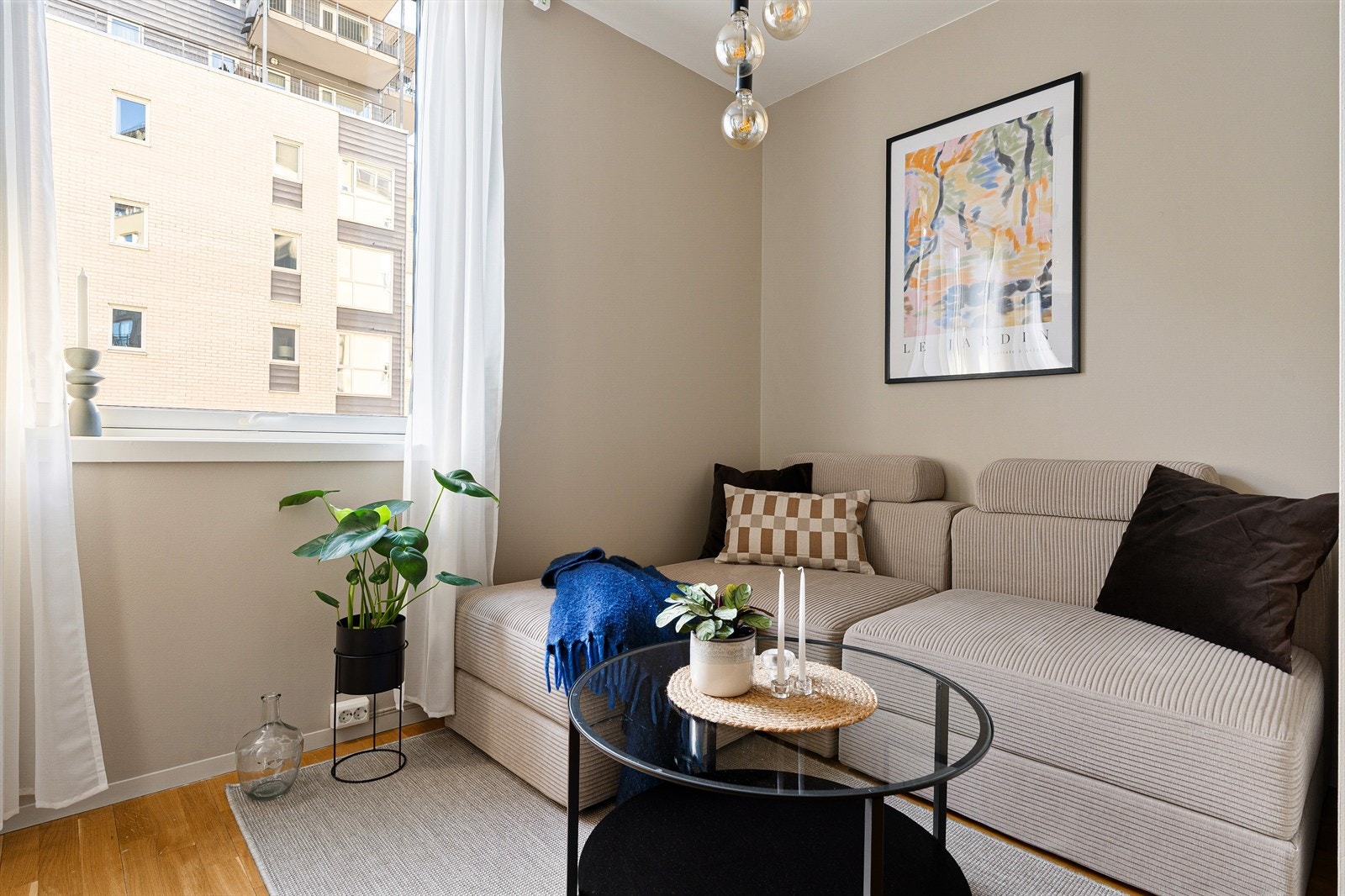 Dette er leiligheten for deg som ønsker en enkel hverdag med moderne standard og "alt" i umiddelbar nærhet. Galleribilde