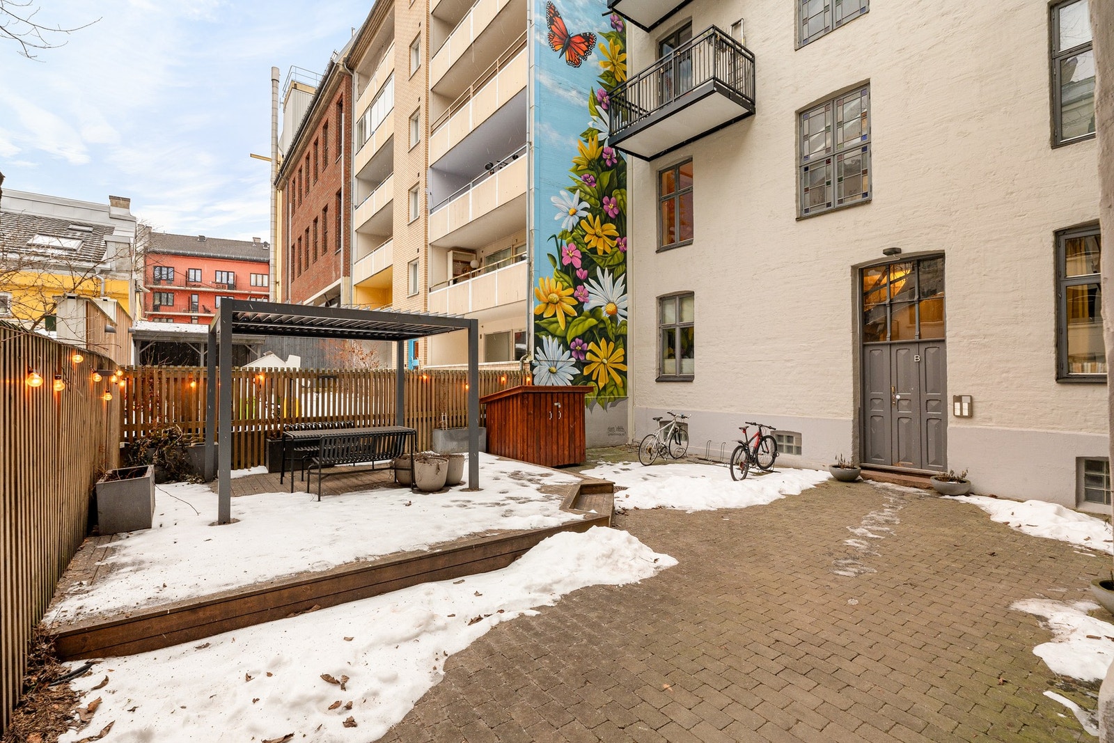 Flott opparbeidet indre gårdsrom. Potensielt mulighet for balkong (se nærmere info i salgsoppgave). Galleribilde