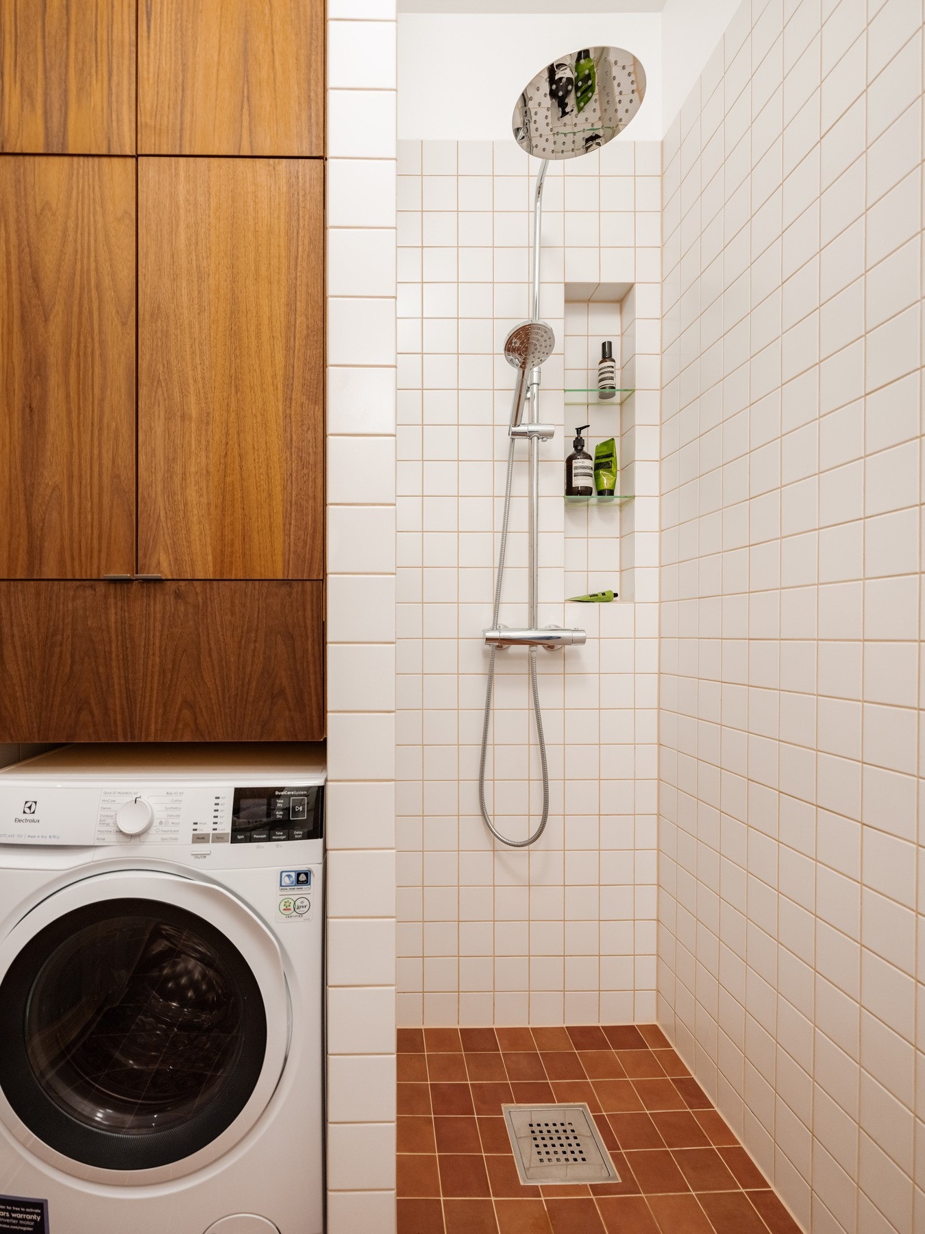 Opplegg for vaskemaskin og tørketrommel. Galleribilde