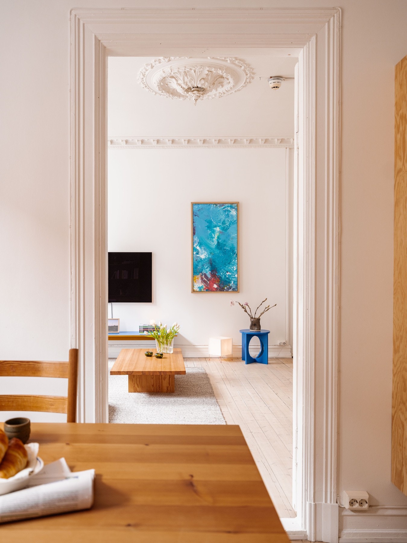 Takhøyden i stuen er opptil 3,0 meter. Galleribilde