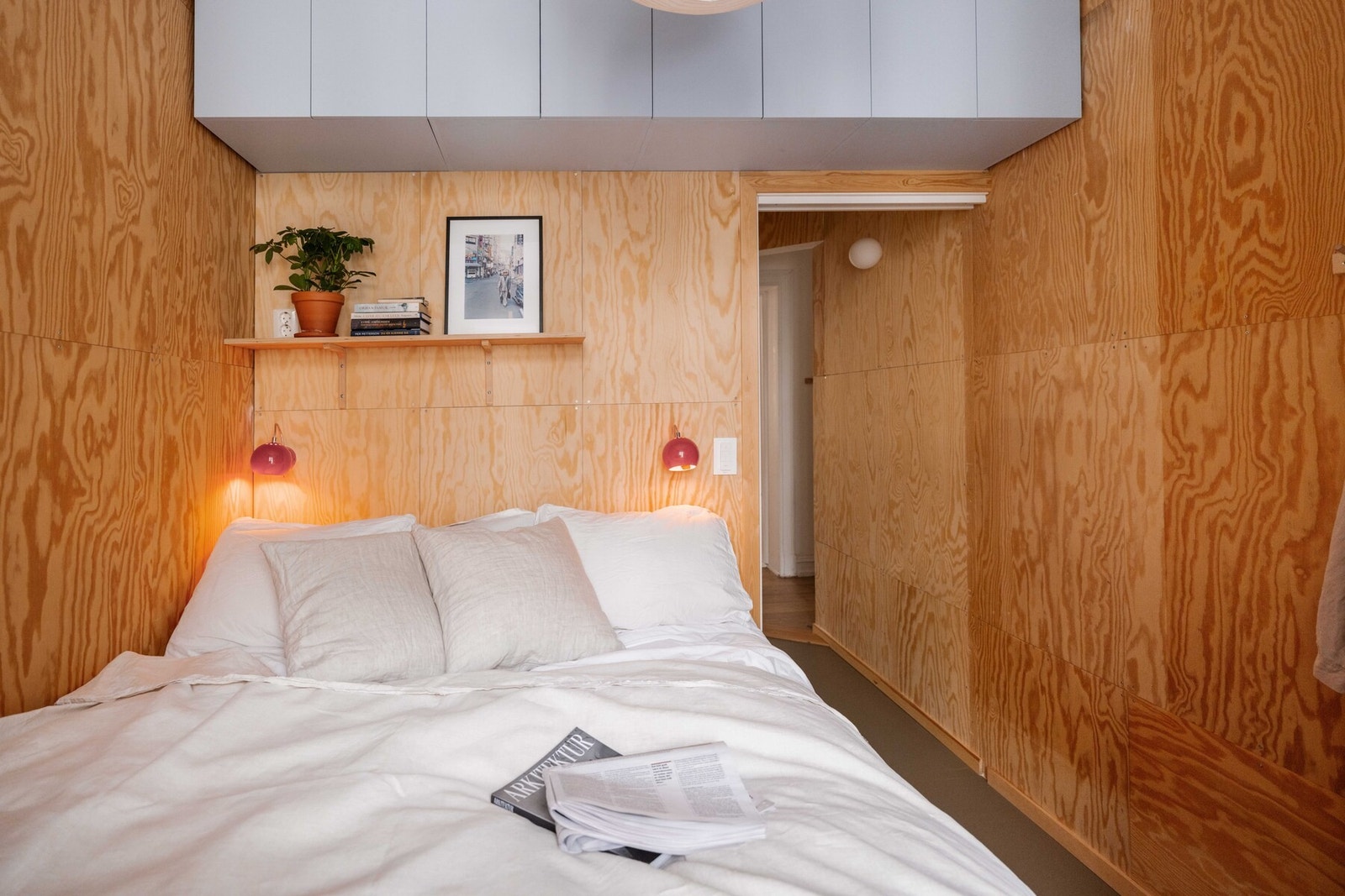 Plassbygde, medfølgende garderobeskap fra 2024. Galleribilde