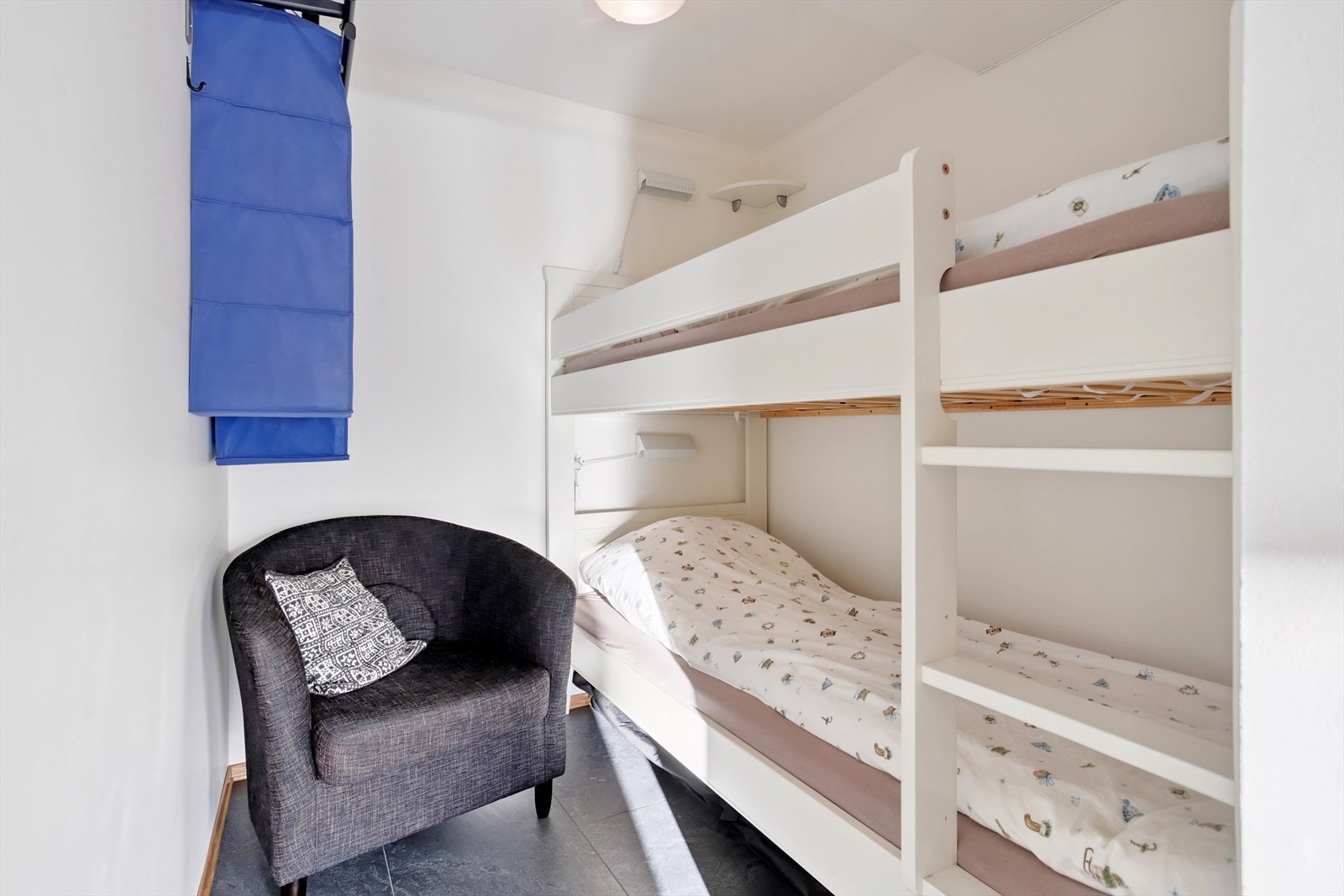 Med sengeplasser i flere rom er det plass til familien Galleribilde